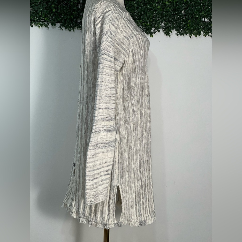 J.Jill Cream Cotton Grey Button Back Sweater With Fringe Tunic Size Medium - Picture 2 of 12